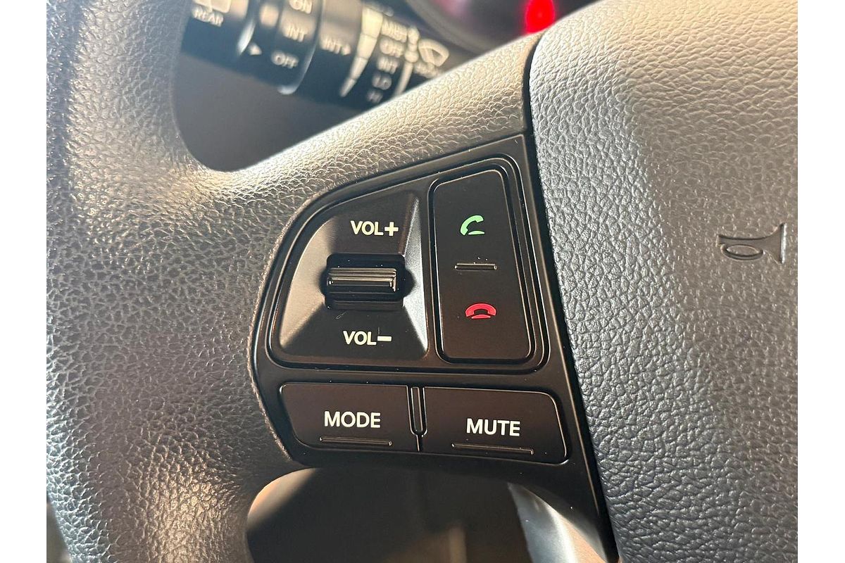 2013 Kia Rio S UB