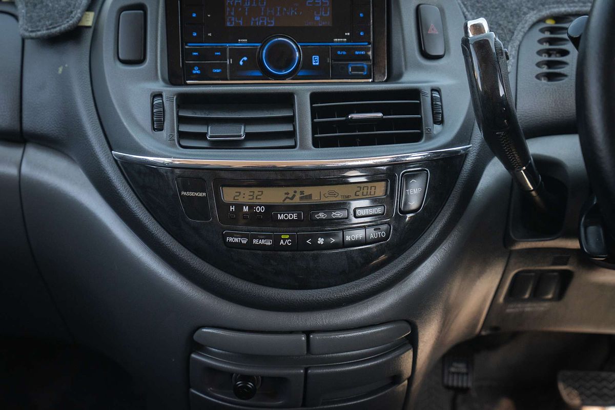 2005 Toyota Tarago GLX ACR30R