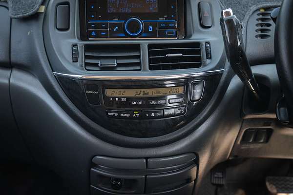 2005 Toyota Tarago GLX ACR30R