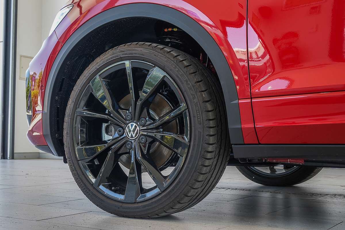 2025 Volkswagen T-Roc 140TSI R-Line D11