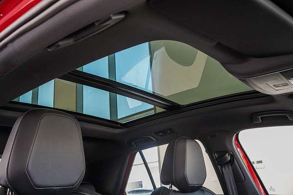 2025 Volkswagen T-Roc 140TSI R-Line D11