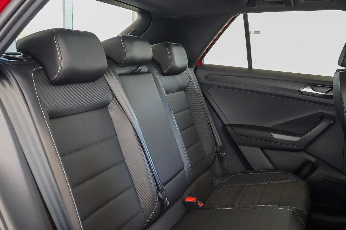 2025 Volkswagen T-Roc 140TSI R-Line D11