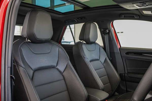 2025 Volkswagen T-Roc 140TSI R-Line D11