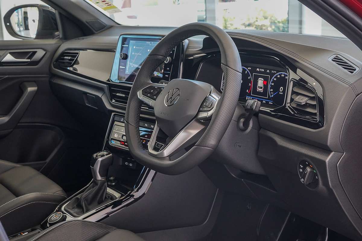 2025 Volkswagen T-Roc 140TSI R-Line D11