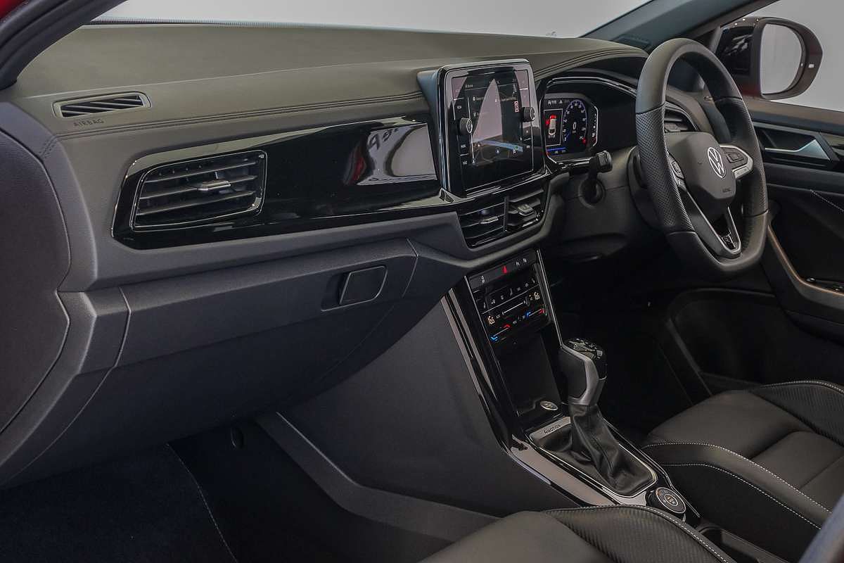 2025 Volkswagen T-Roc 140TSI R-Line D11