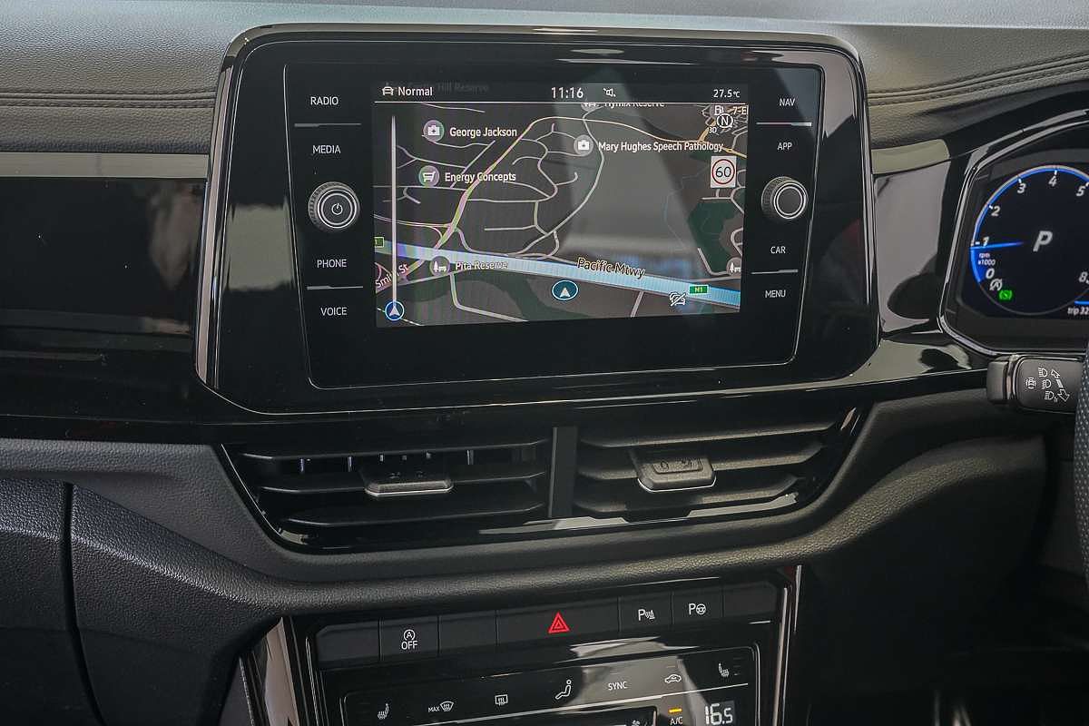 2025 Volkswagen T-Roc 140TSI R-Line D11