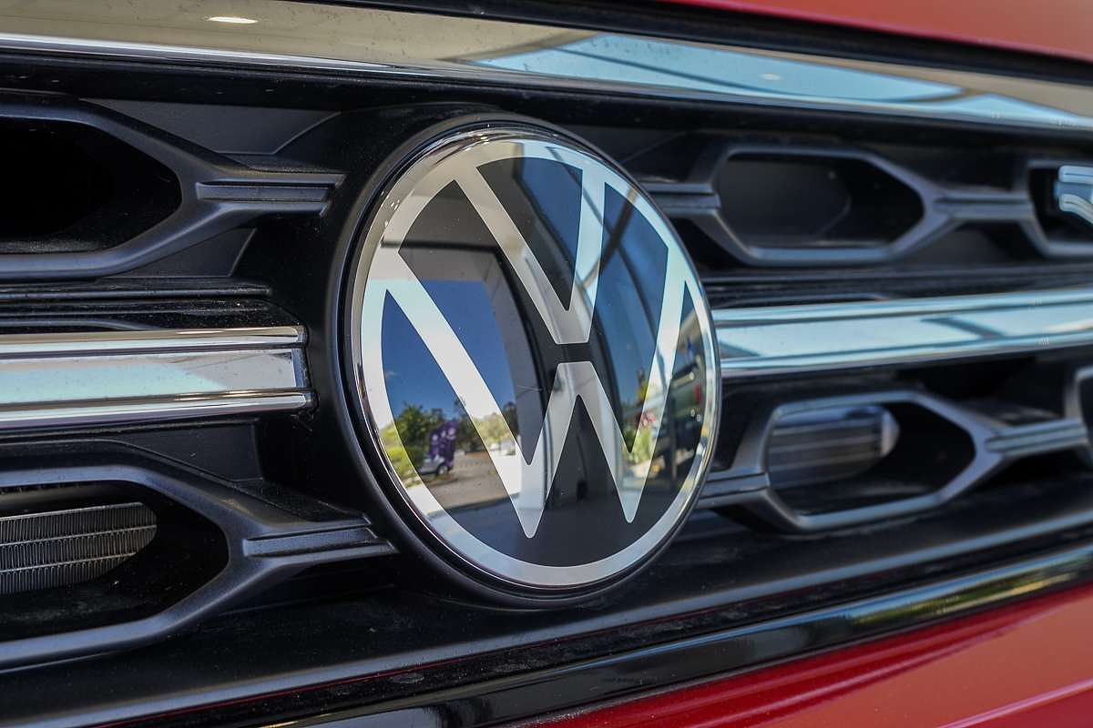 2025 Volkswagen T-Roc 140TSI R-Line D11