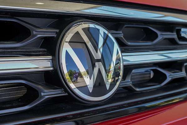 2025 Volkswagen T-Roc 140TSI R-Line D11