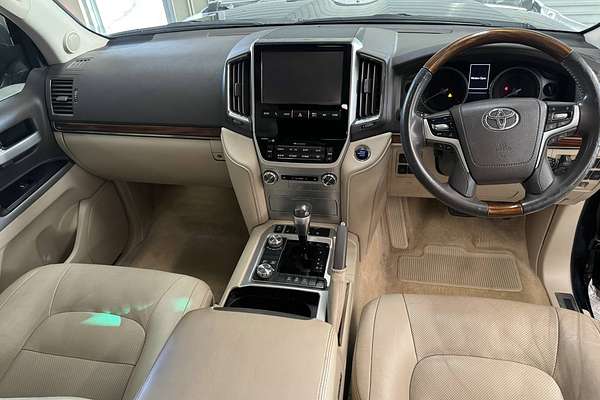 2017 Toyota Landcruiser Sahara VDJ200R