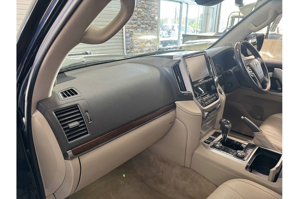 2017 Toyota Landcruiser Sahara VDJ200R