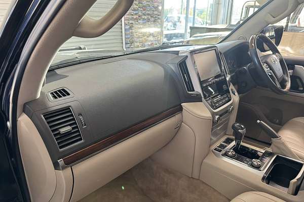 2017 Toyota Landcruiser Sahara VDJ200R