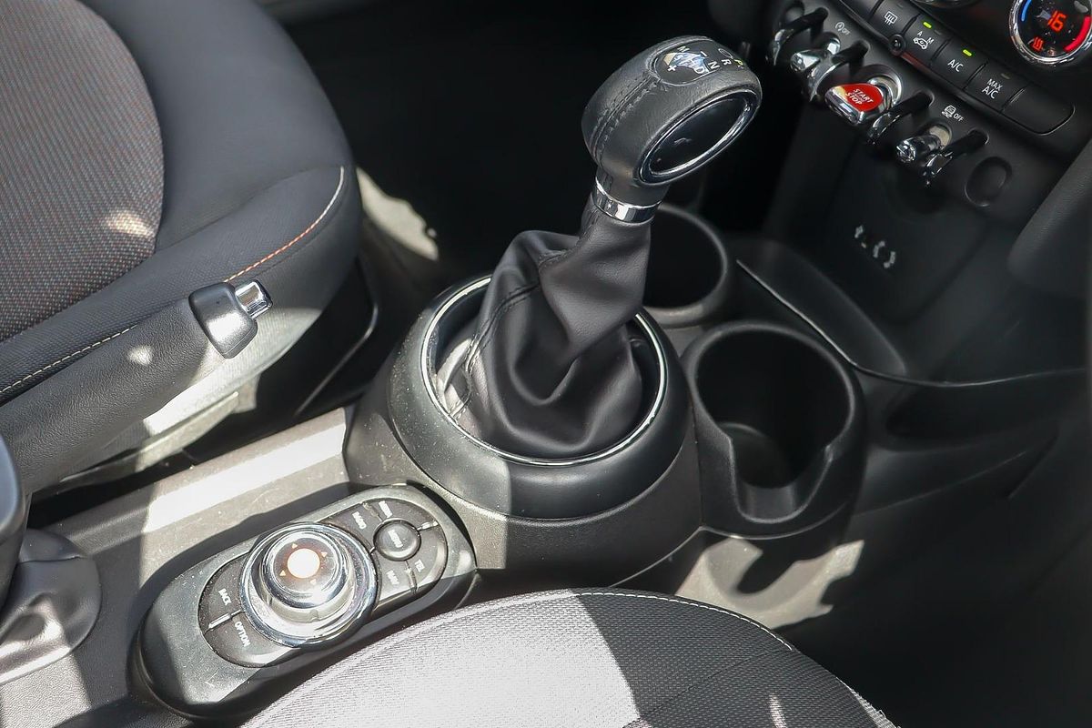 2017 MINI Hatch Cooper F56