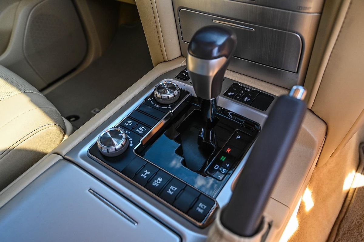 2016 Toyota Landcruiser Sahara VDJ200R