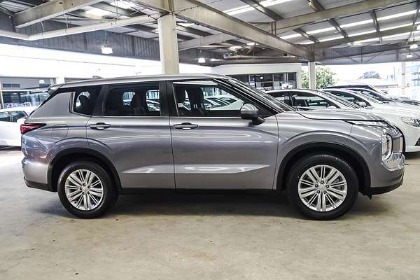 2022 Mitsubishi Outlander ES ZM