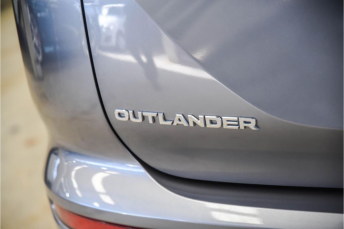 2022 Mitsubishi Outlander ES ZM