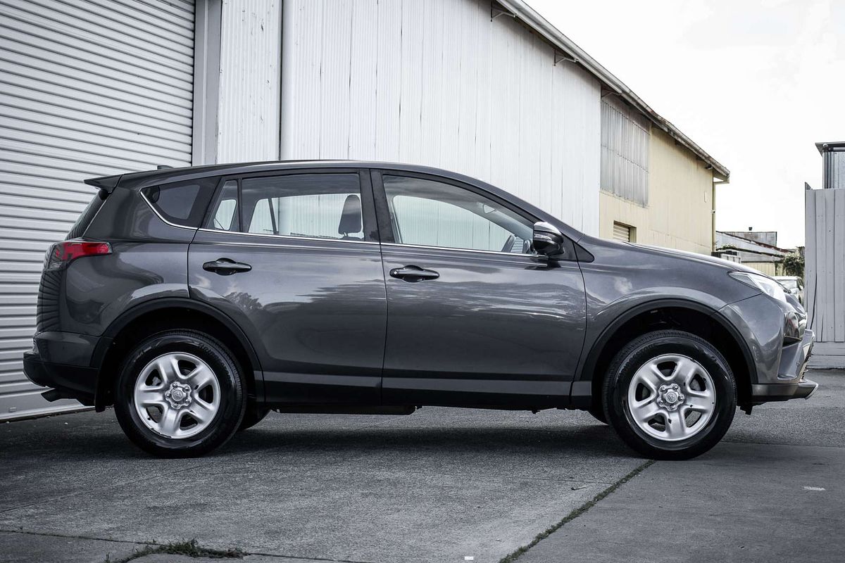 2018 Toyota RAV4 GX ASA44R