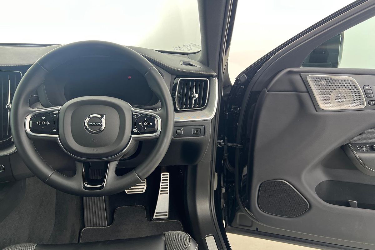 2021 Volvo XC60 T6 R-Design