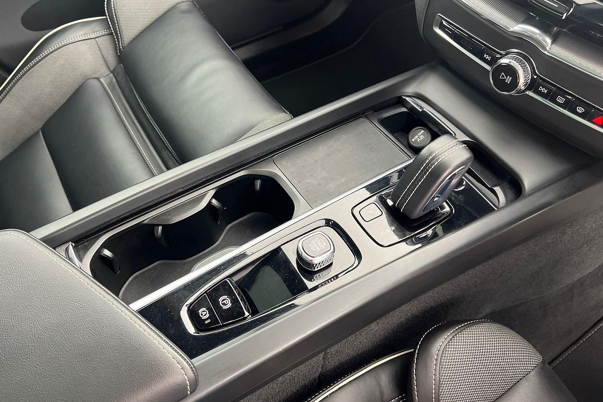 2021 Volvo XC60 T6 R-Design