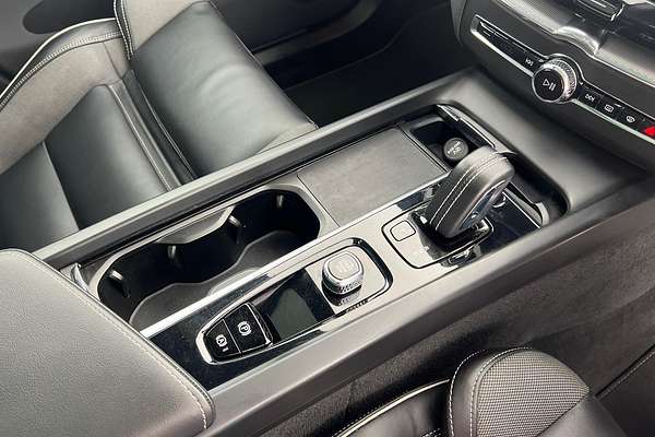 2021 Volvo XC60 T6 R-Design