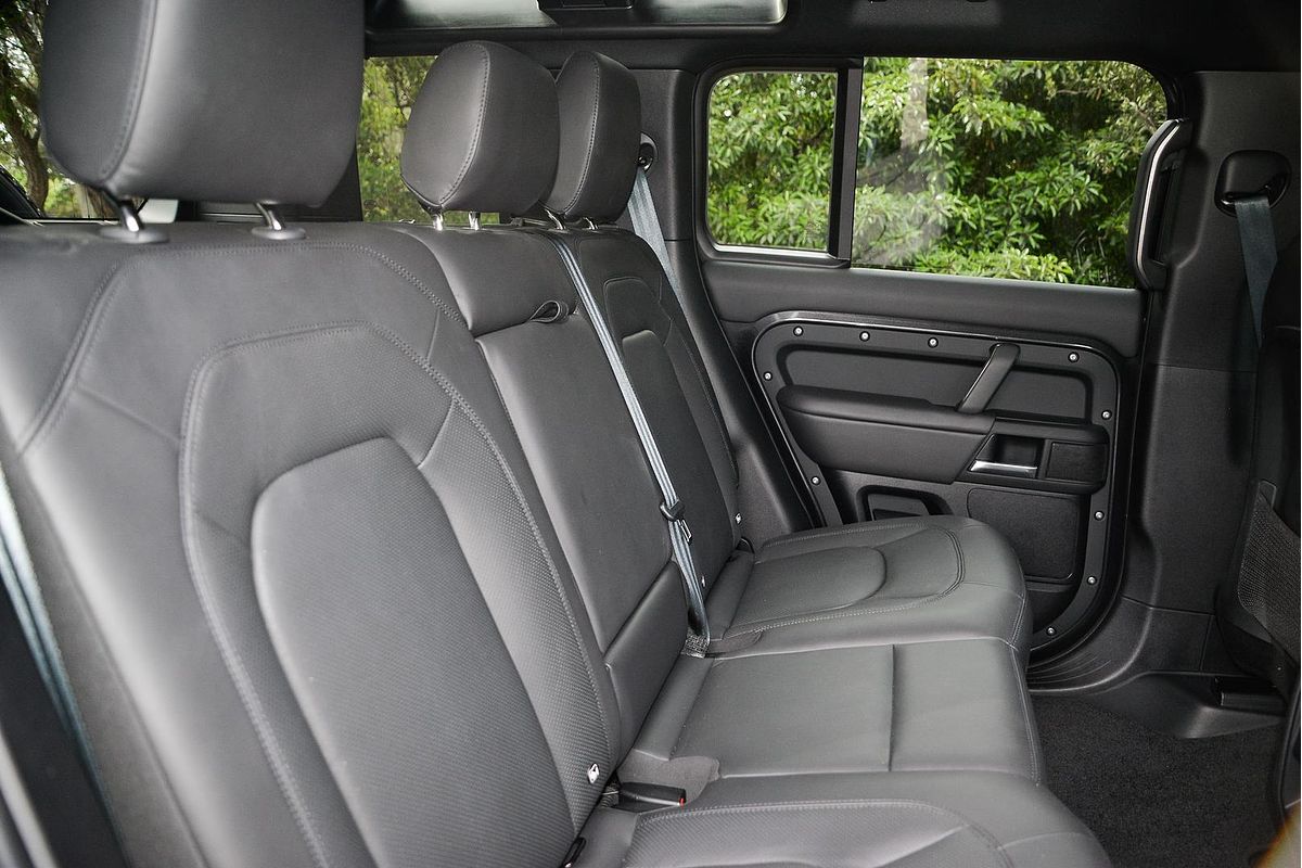 2024 Land Rover Defender 110 P400e X-Dynamic SE L663