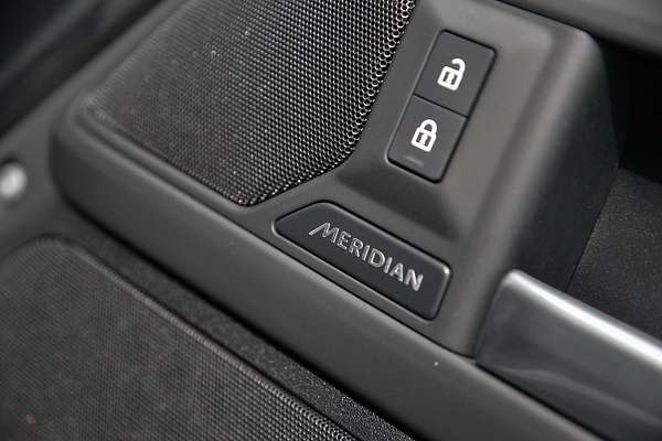 2024 Land Rover Defender 110 P400e X-Dynamic SE L663