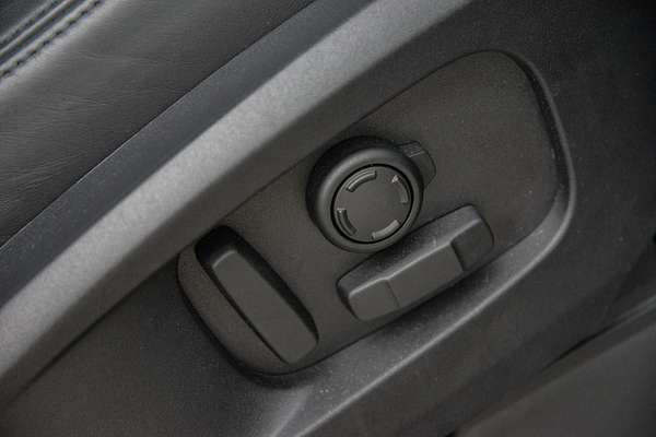 2024 Land Rover Defender 110 P400e X-Dynamic SE L663