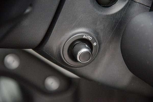 2024 Land Rover Defender 110 P400e X-Dynamic SE L663