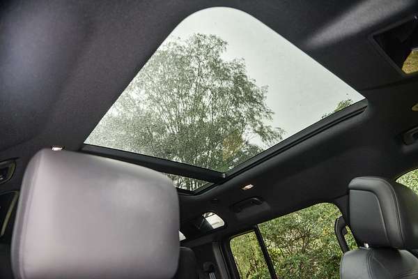 2024 Land Rover Defender 110 P400e X-Dynamic SE L663