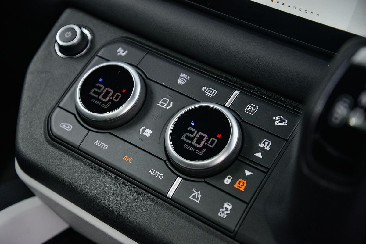 2024 Land Rover Defender 110 P400e X-Dynamic SE L663
