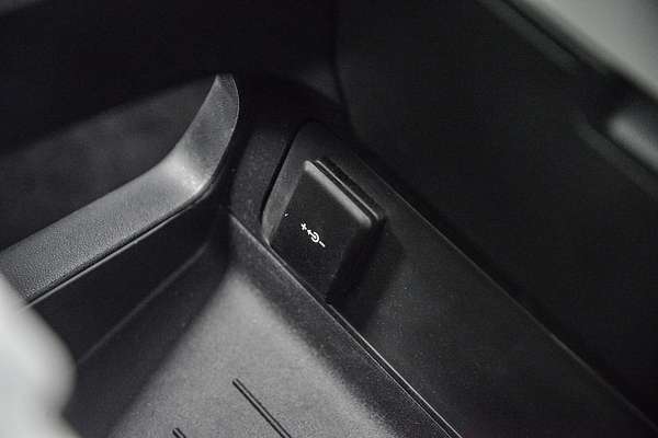 2024 Land Rover Defender 110 P400e X-Dynamic SE L663