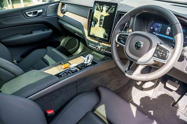 2025 Volvo XC60 Plus B5 Bright