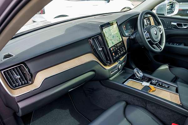 2025 Volvo XC60 Plus B5 Bright