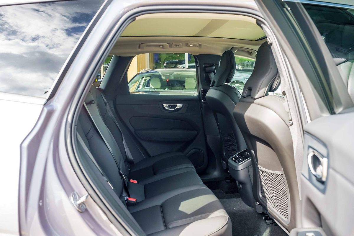 2025 Volvo XC60 Plus B5 Bright