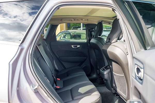 2025 Volvo XC60 Plus B5 Bright