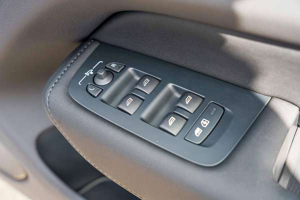 2025 Volvo XC60 Plus B5 Bright