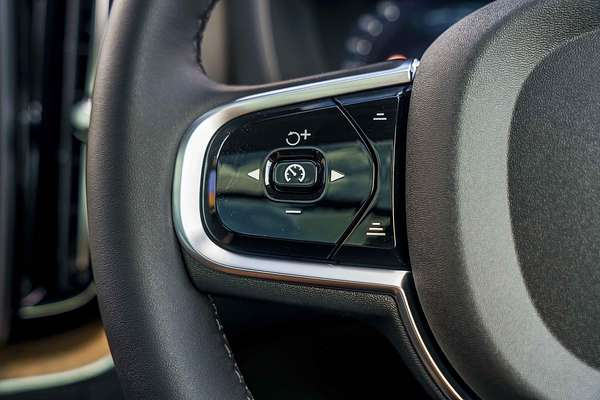2025 Volvo XC60 Plus B5 Bright