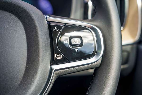 2025 Volvo XC60 Plus B5 Bright