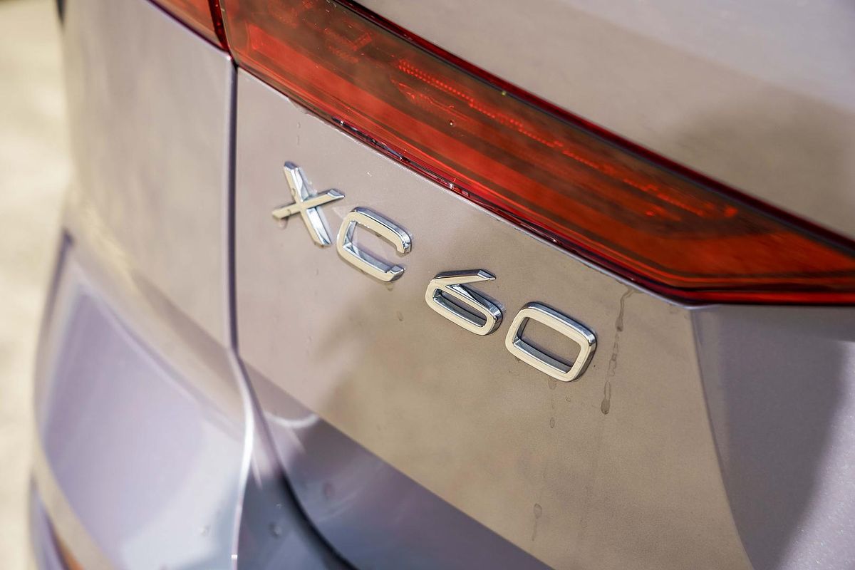 2025 Volvo XC60 Plus B5 Bright