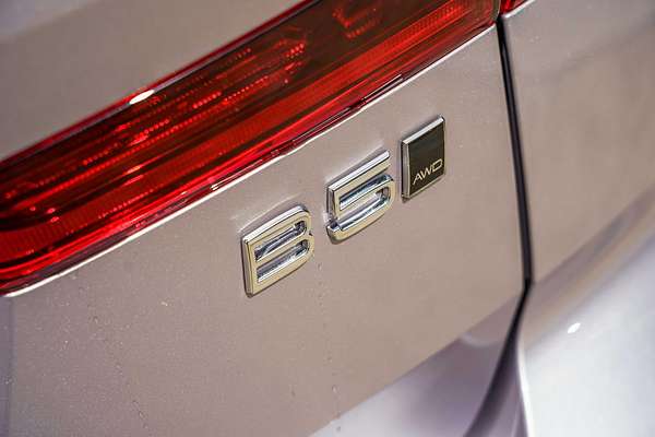 2025 Volvo XC60 Plus B5 Bright