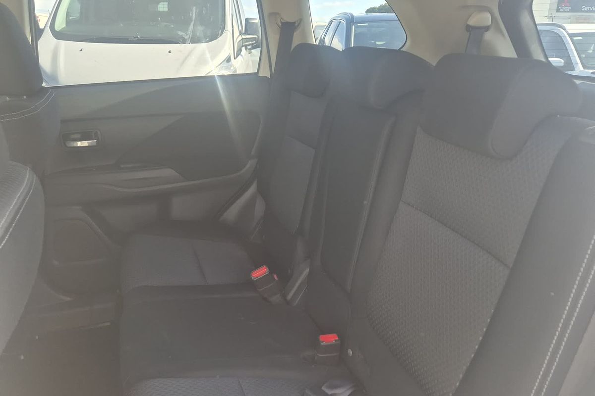 2017 Mitsubishi Outlander LS Safety Pack ZK
