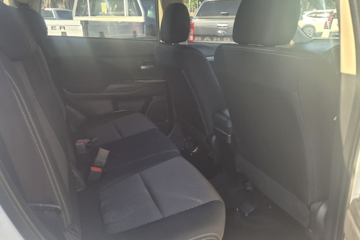 2017 Mitsubishi Outlander LS Safety Pack ZK