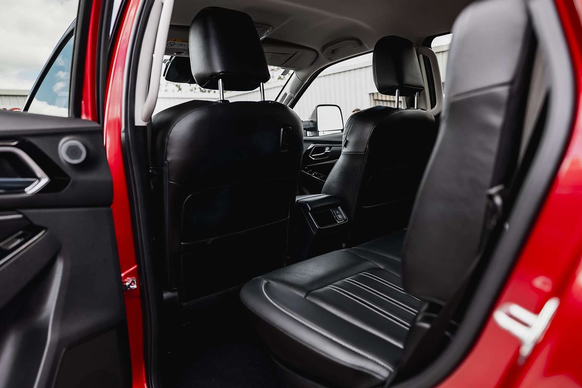 2022 Isuzu MU-X LS-T