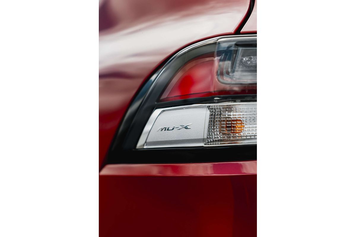 2022 Isuzu MU-X LS-T