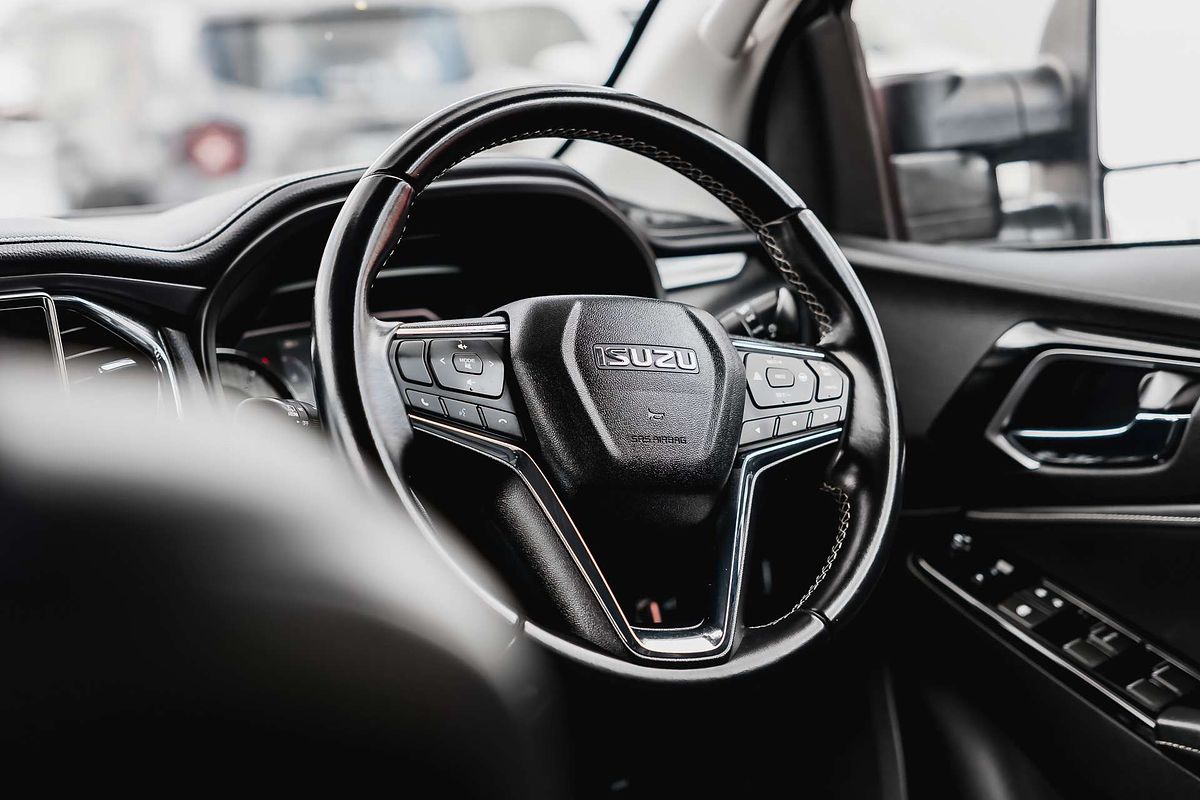 2022 Isuzu MU-X LS-T