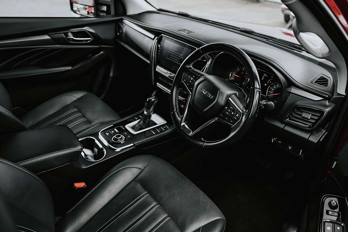 2022 Isuzu MU-X LS-T