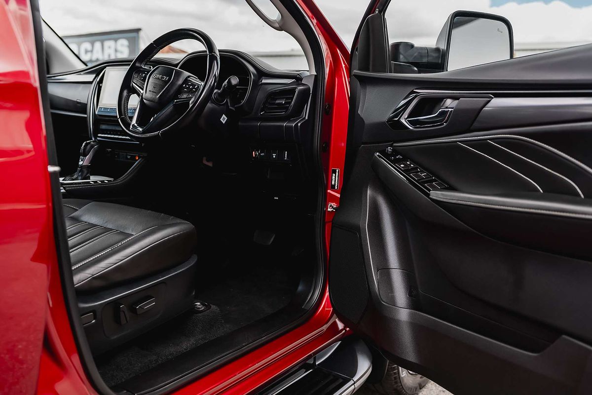 2022 Isuzu MU-X LS-T