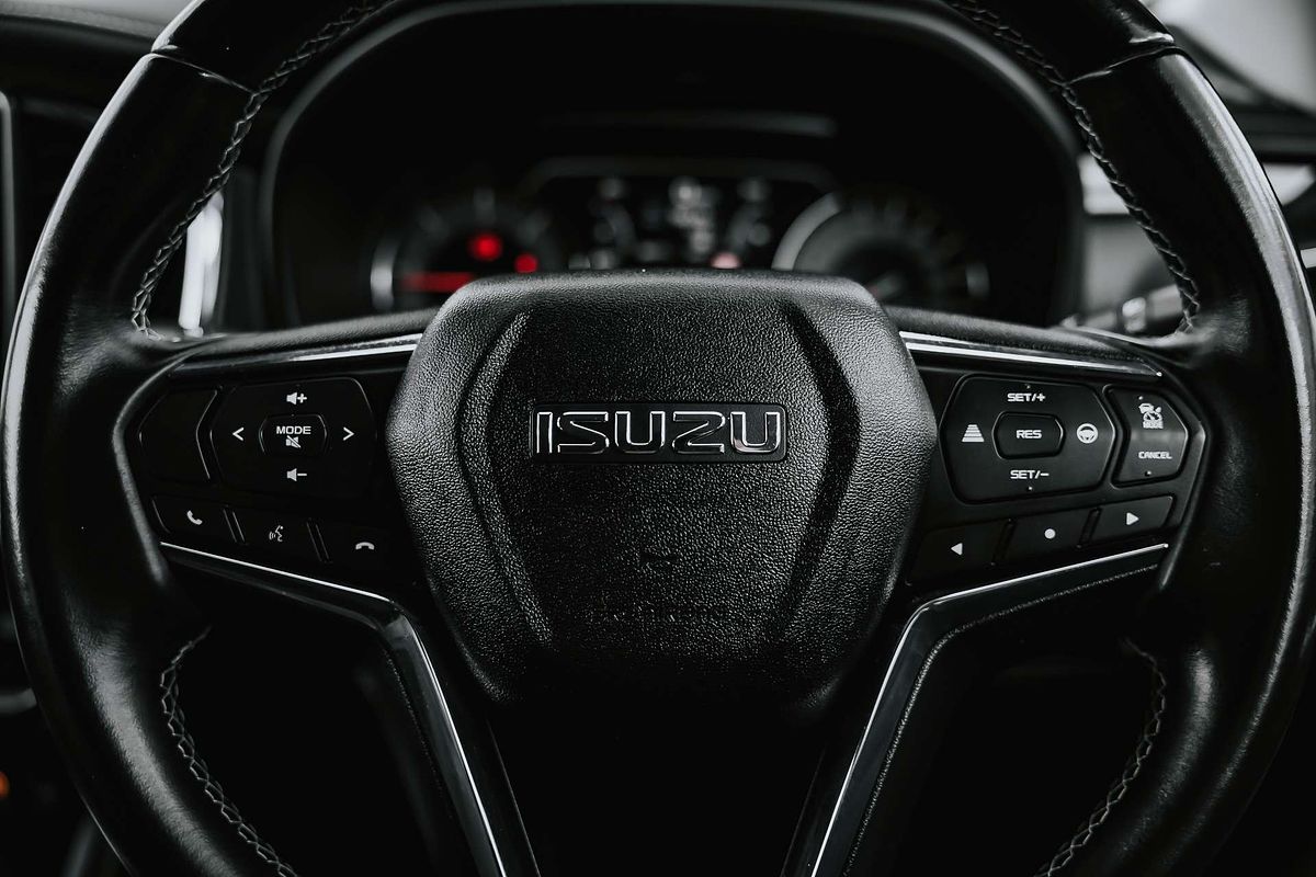 2022 Isuzu MU-X LS-T