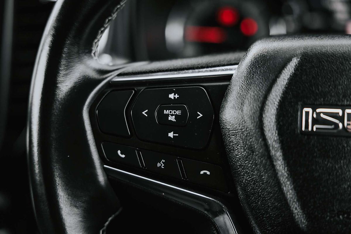 2022 Isuzu MU-X LS-T