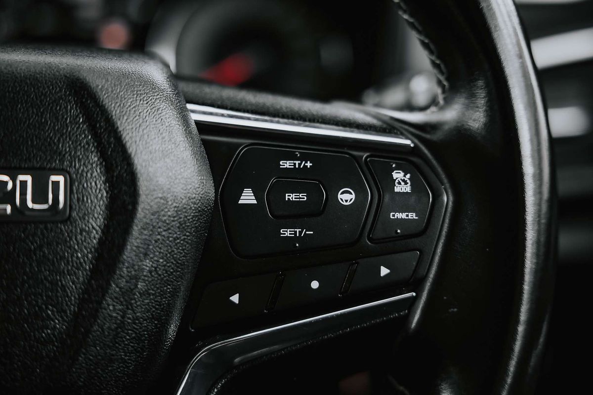 2022 Isuzu MU-X LS-T