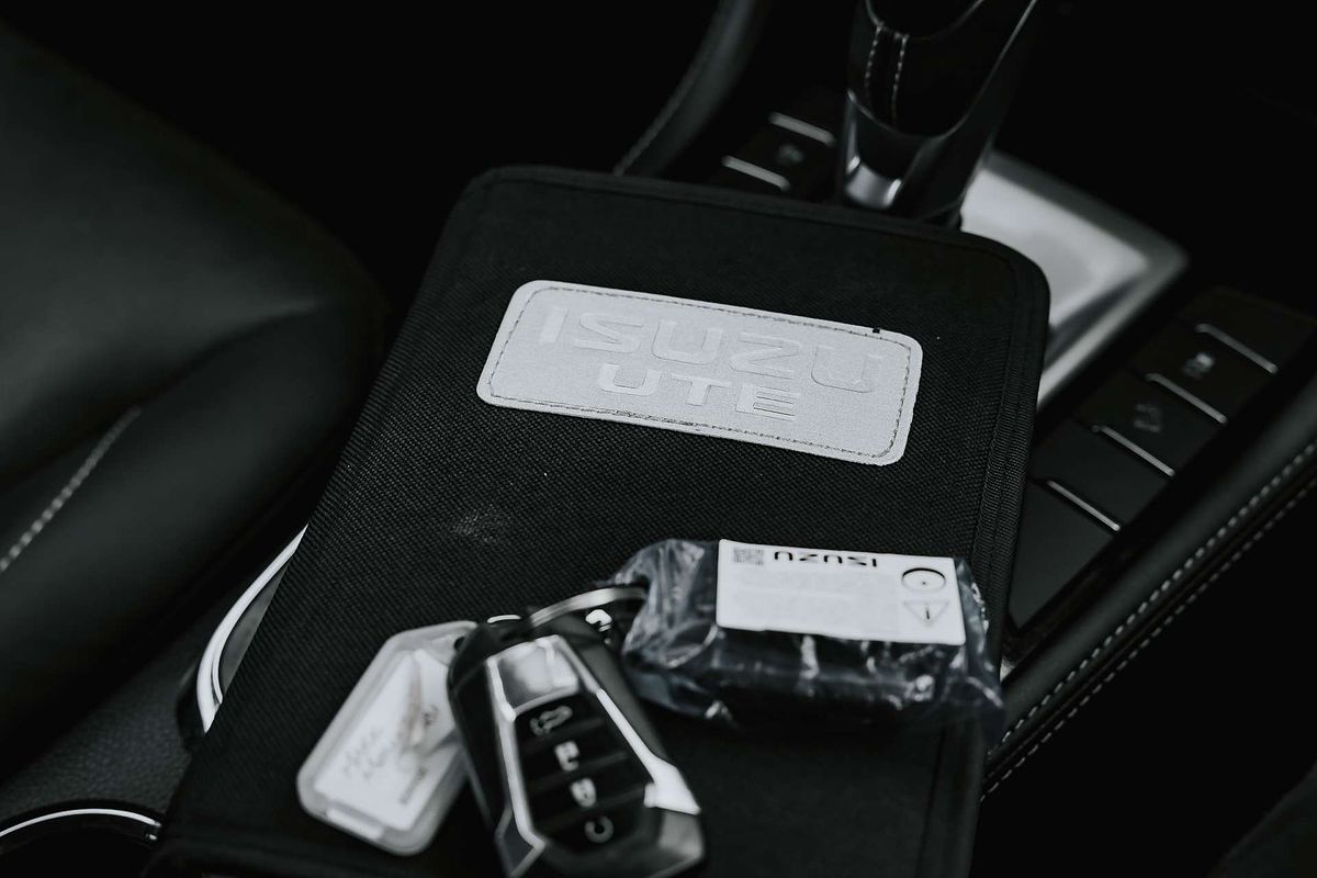 2022 Isuzu MU-X LS-T